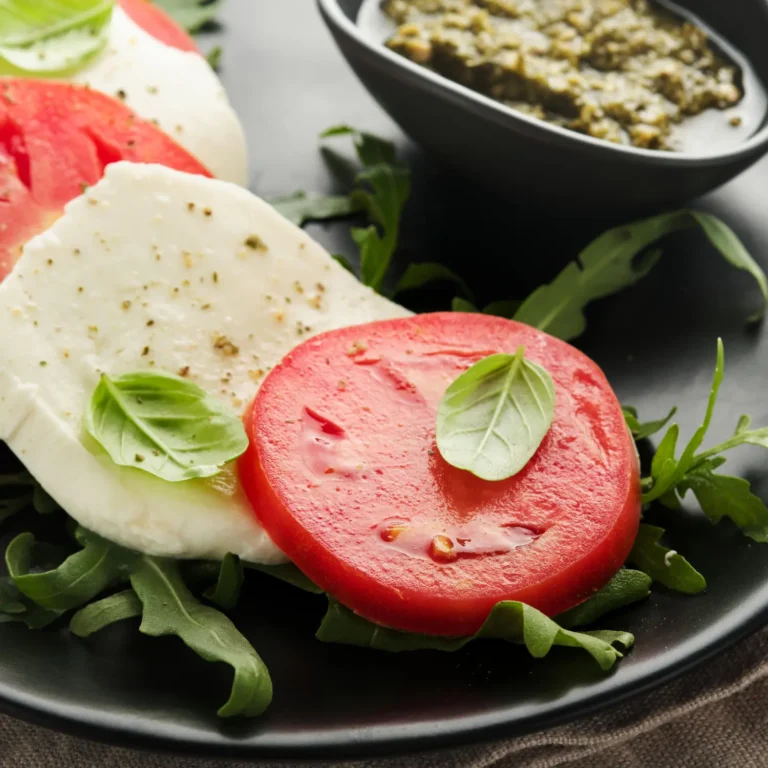 Avocado-Caprese-Salad-Creamy-Twist-on-a-Classic-🥑🍅