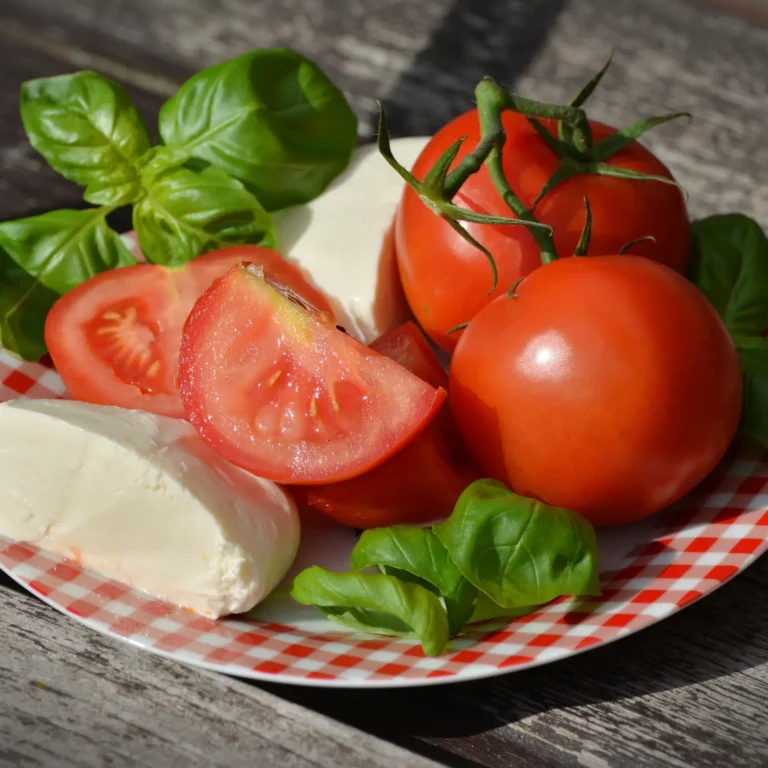 Caprese-Skewers-Bite-Sized-Elegance-for-Any-Occasion-🍢🍅